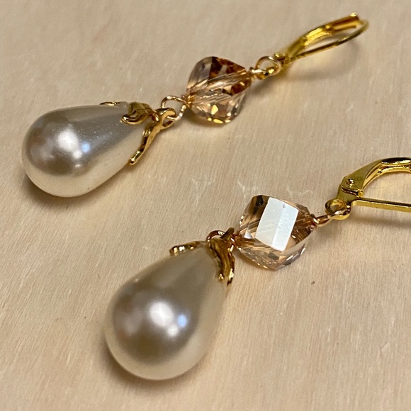 COPY - Vintage pearl Swarovski crystal earrings - Picture 2 of 4